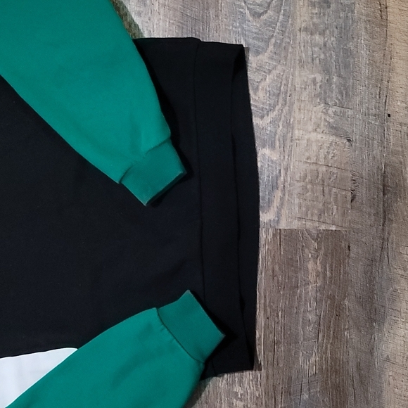 FOREVER 21 very Gently Loved sweater size US small no issues green white black - Picture 3 of 6